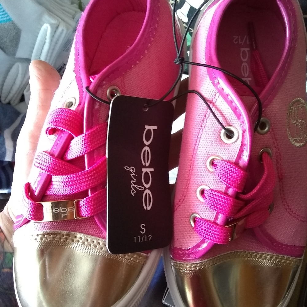 Girls sneakers